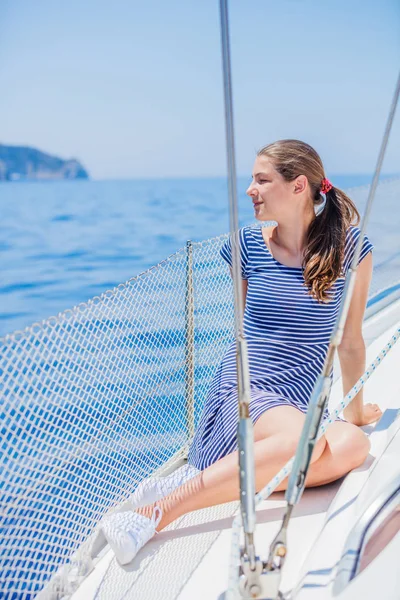 Yunanistan yatta yelken kız