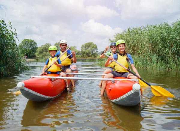 Happy family of four on the catamaran — Stock Photo, Image