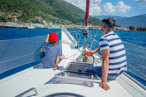 Baba çok güzel evlat yatta dinlenme ile — Stok fotoğraf