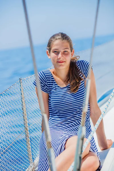 Girl Sailing On Yacht in Greece — Stock Photo, Image