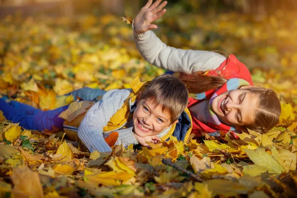 Happy brother and sister playing at the Park. — Stock Photo, Image