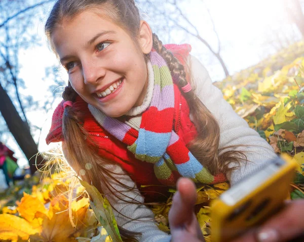 Bella ragazza - ritratto colorato autunno — Foto Stock