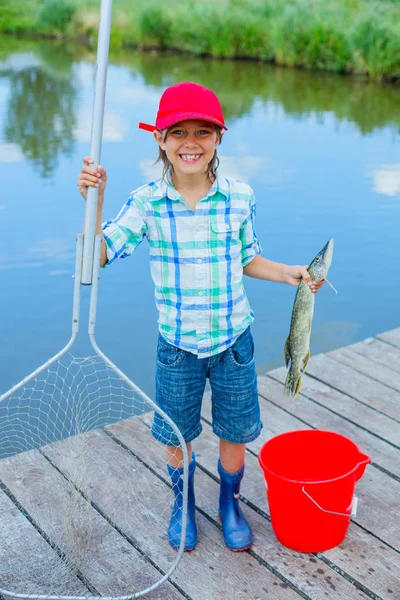 Söt pojke njöt fisket — Stockfoto