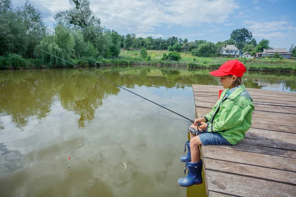 Sevimli çocuk balıkçılık zevk — Stok fotoğraf