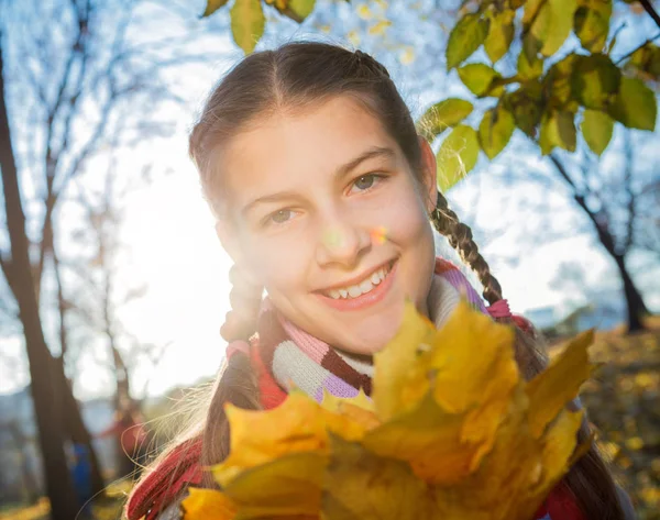 Beautiful young girl - colorful autumn portrait — Stock Photo, Image