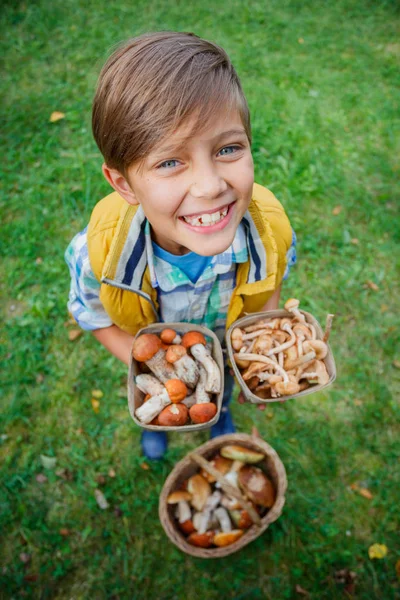 Cute boy with wild mushroom found in the forest — Stock Photo, Image