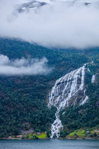 Falls in mountains of Norway in rainy weather. — Stock Photo, Image