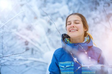 güzel genç kız kış parkı