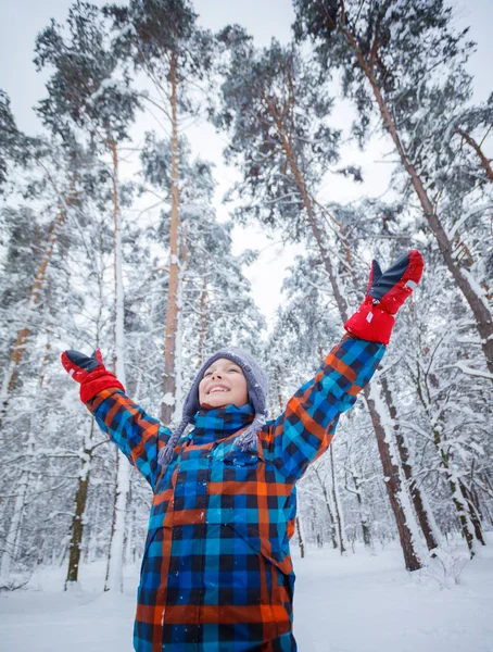 Beautiful young boy in winter park — Stock Photo, Image