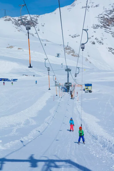 Skier boy in a winter ski resort. — Stock Photo, Image