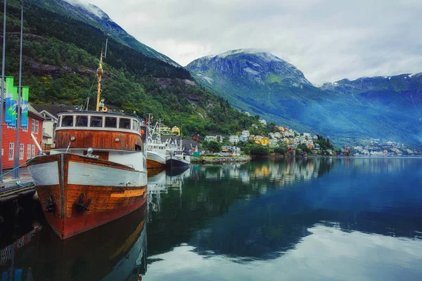 Statek w fjord, Norwegia — Zdjęcie stockowe