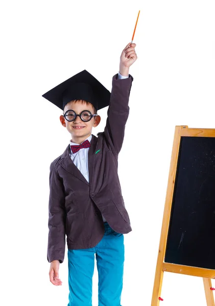 Mały chłopiec w akademickich kapelusz — Zdjęcie stockowe