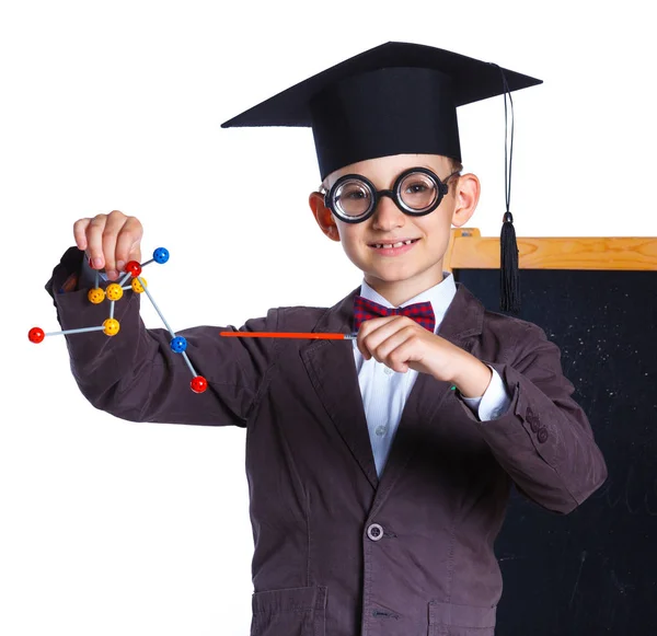 Mały chłopiec w akademickich kapelusz — Zdjęcie stockowe