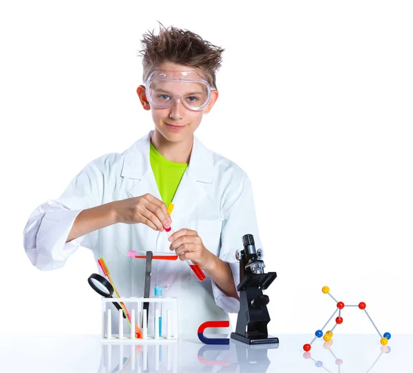 Młody chemik entuzjastycznie — Zdjęcie stockowe