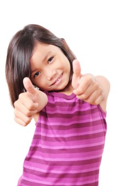 Başparmak yukarıya ile şirin çocuk.