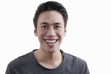 Neşeli yetişkin adam