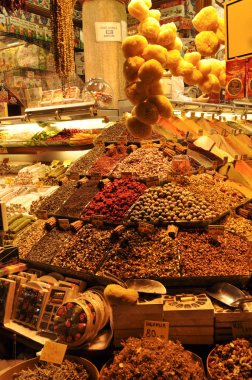 Çeşitli baharatlar ve fiyatları