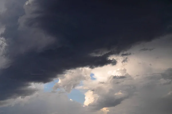 Fırtına Öncesi Sessizlik Puslu Sisli Kasvetli Hava — Stok fotoğraf