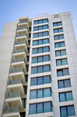 Yüksek modern evler