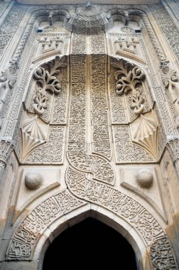 Caminin giriş kapısı