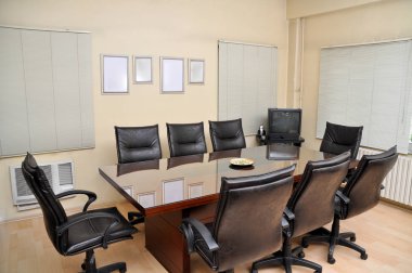 Bir toplantı tablo