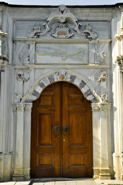 Vecchia porta ottomana in legno — Foto Stock