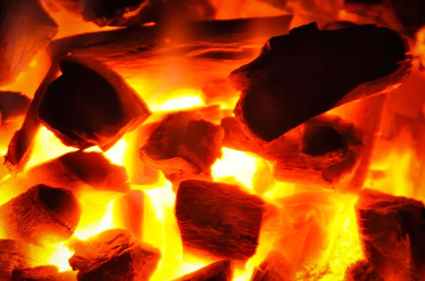 Grillkohlefeuer — Stockfoto