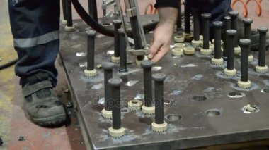 Endüstriyel bir kaynakçı