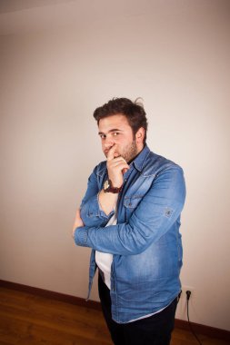 şüpheli genç adam