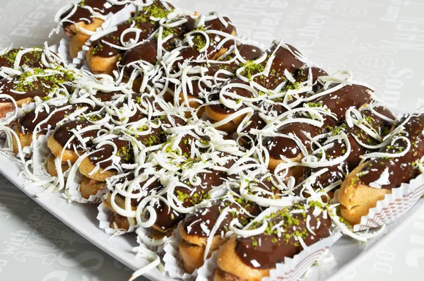 Bolo de chocolate e chá turco — Fotografia de Stock