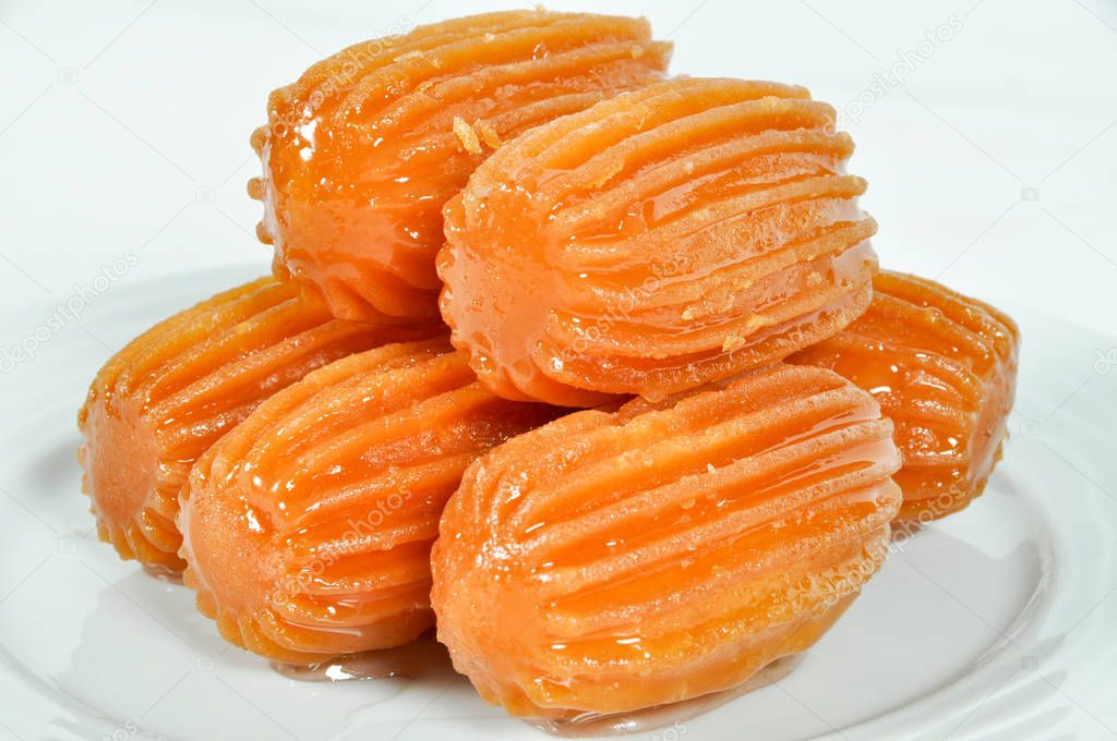 Türkischer Spritzkuchen In Zuckersirup Tulumba Tatlisi — Rezepte Suchen