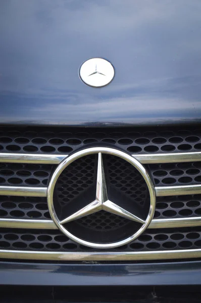 Mercedes metal logosu — Stok fotoğraf