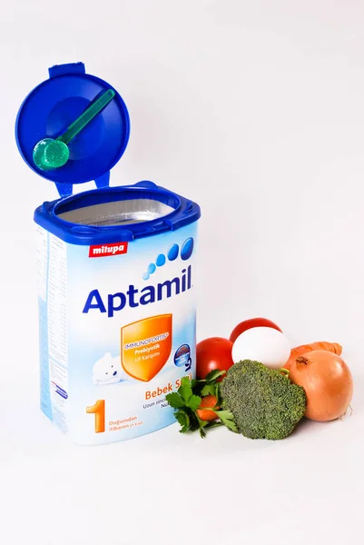 Milupa Aptamil дитячого харчування — стокове фото