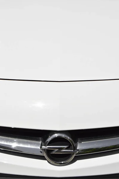 Zblízka Peugeot Logo Kov Chrom Června 2017 — Stock fotografie