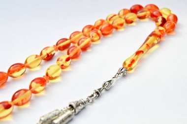 Sarı ve kırmızı boncuklar sıralı, kısa tespih, tespih tesbih