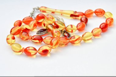 Sarı ve kırmızı boncuklar sıralı, kısa tespih, tespih tesbih