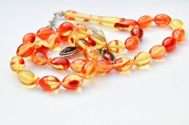 Sarı ve kırmızı boncuklar sıralı, kısa tespih, tespih tesbih