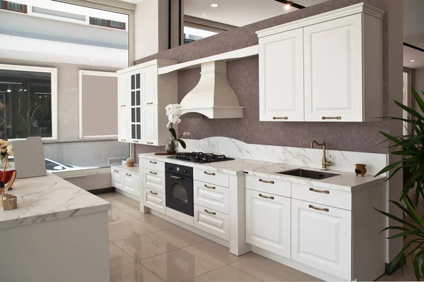 Interior Modern Kitchen White Cabinets — ストック写真
