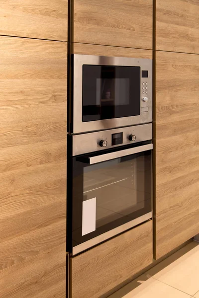 Interior of luxurious wooden modern kitchen oak cabinets — Stock Photo, Image