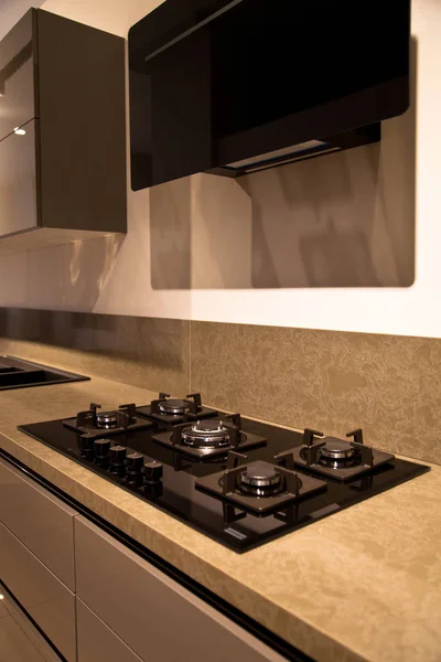 Interior of luxurious modern kitchen and oak grey cabinets — Stock Photo, Image