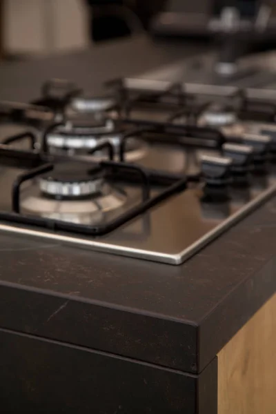 Modernt rent kök och inbyggd gasugn i rostfritt stål — Stockfoto