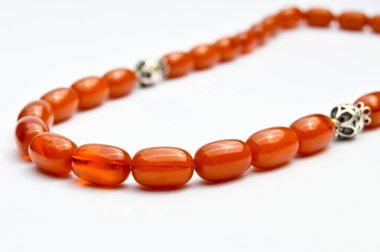 Turuncu ve gümüş boncuklar sıralanmış, kısa tespih, tespih tesbih