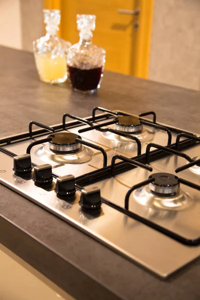 Moderna cocina limpia y horno de gas incorporado de acero inoxidable —  Fotos de Stock