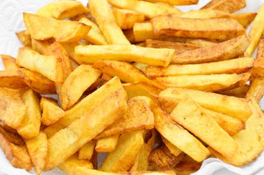 Ev yapımı taze ve kızarmış patates.