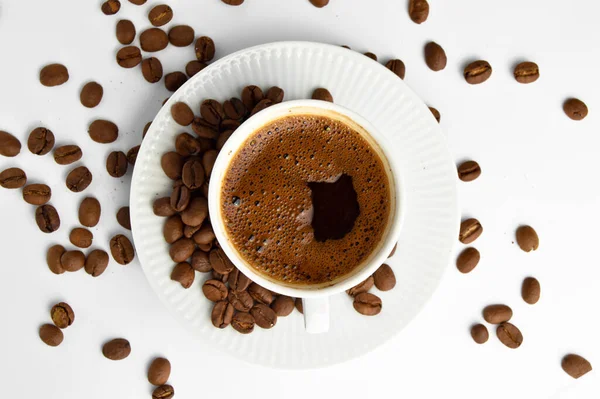 Café Tradicional Turco Una Taza Blanca Aislado Sobre Fondo Blanco —  Fotos de Stock