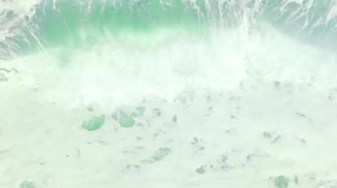 Dalgalar ile okyanus yüzeyinden Üstten Görünüm