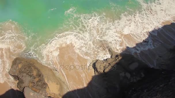 Superficie del océano con olas desde la vista superior — Vídeo de stock
