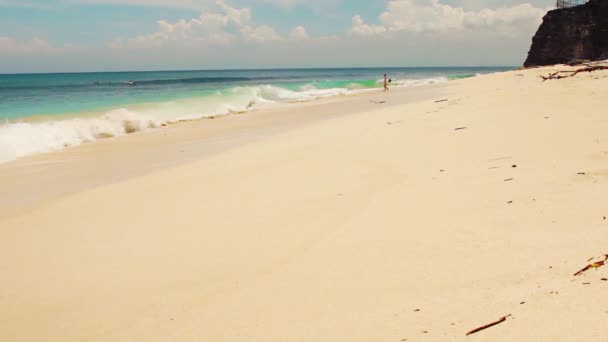 Praia de areia tropical — Vídeo de Stock