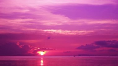 Mor günbatımı muhteşem sahne