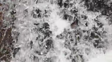 Ağır çekim kadar yakın şelale